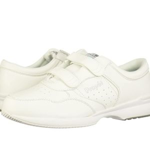 Propét  LifeWalker Strap Walking Shoe